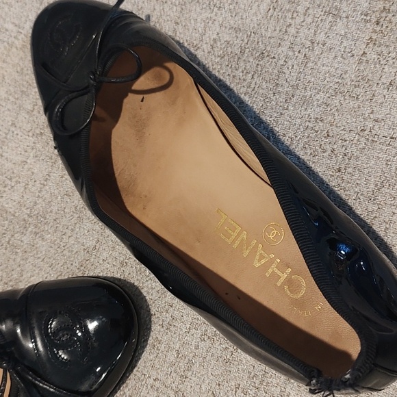 Chanel Patent Bow Flats size 37.5•Poor Condition •See Photos - Picture 14 of 16